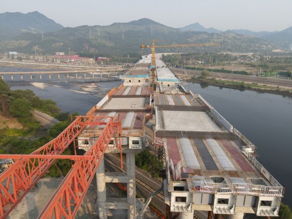 鸿E配资 本桓高速一工区施工取得阶段性成果